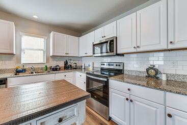 بيت ريفى Pet Friendly Home W/ Fenced Yard In Florence!