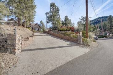 קוטג'' Pine Mountain Club Cabin W/ Private Deck & Views!