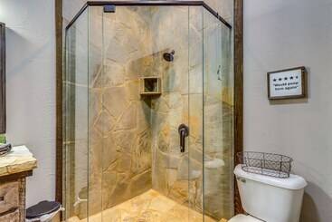 茅舍 Quiet Blue Ridge Cabin W/ Hot Tub, Mountain Views!