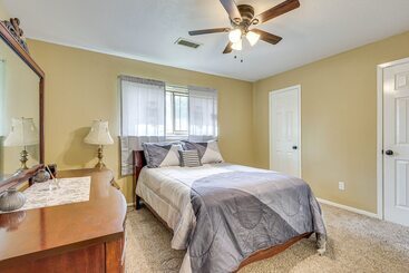 별장 Quiet Houston Home W/ Porch   Near Park & Trails!