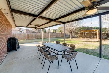 별장 Saginaw Home W/ Fenced Yard: 11 Mi To Fort Worth!