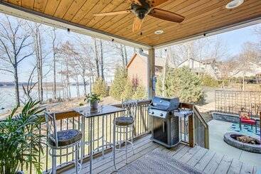 Scottsville Cottage: Fire Pit & All Year Lake View