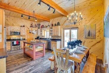 별장 Spacious Gunnison Home: Ski, Hike, Bike & Fish!