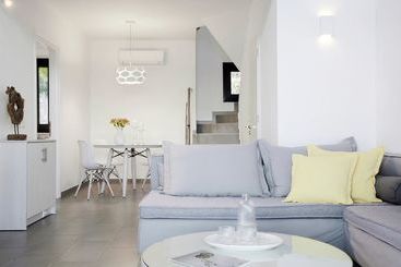 Eleia Seafront Suites & Villas