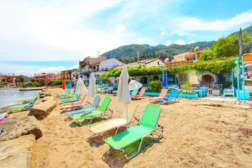 هتل Benitsa Beach