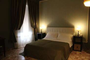 هتل Neathon Rooms