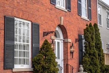 Отель Post House Inn, Circa 1835