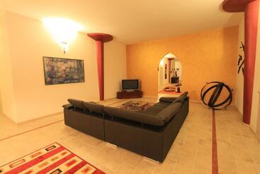 Отель Salenthouse