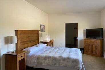 בית מלון כפרי Stork Nest Inn
