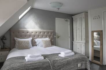 Zenzez Hotel & Lounge