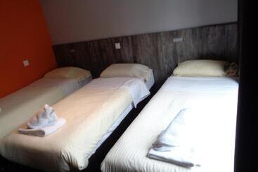 Hotelli Brxxl 5 City Centre Hostel