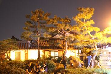 פנסיון Sungsim Hanok Guesthouse