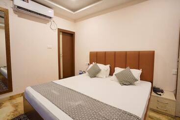 Отель Tourist Inn By Sagar