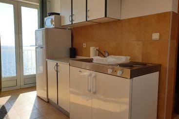 هتل Apartments Lira