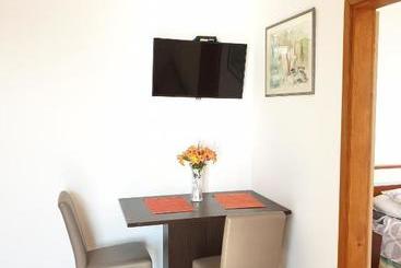 هتل Apartments Lira