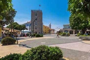 Отель Apartments Novi Vinodolski