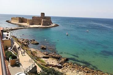 Отель La Calabrese