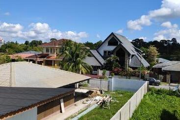 호텔 The Secret Sanctuary Boutique Cottage Kuching