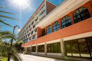 هتل Uzhnoe Vzmorie Health Resort