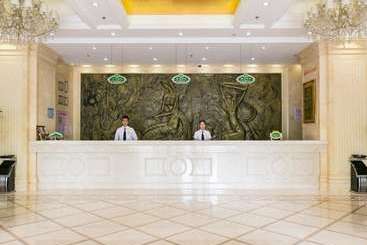 Vienna Hotel Shanghai Happy Valley