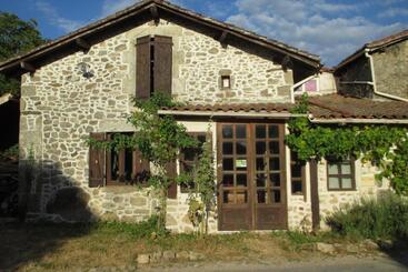 ベッドアンドブレックファースト Joli Bois