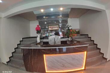 Hotel Crest Plaza Resort