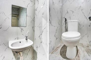 בית מלון כפרי Oyo 90891 Parang Kusumo Residence