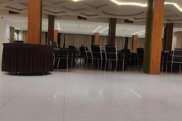 酒店 Signature Inn