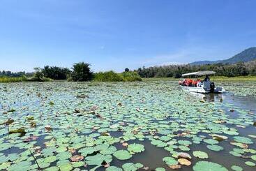 膳宿费 Branda Kampung Sumpitan Lenggong