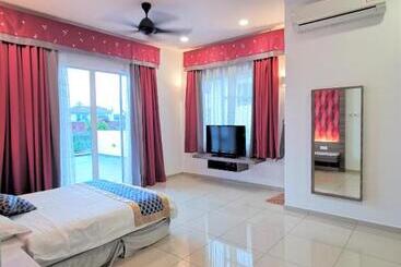 بنسيون Secret Garden Warni Villa