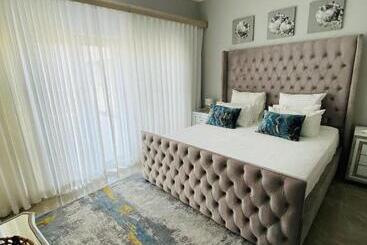 住宿加早餐  Mbombela Luxury Villa