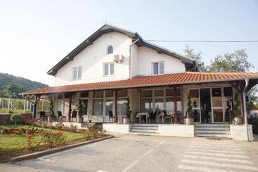 تختخواب و صبحانه Stara Varos,sobe