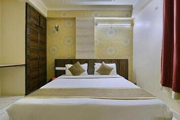 Fabhotel Collection Hotel Sky Heights