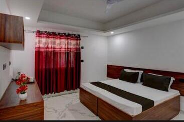 هتل The Simran Suites