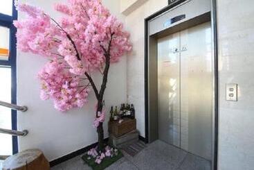 הוסטל Halla Guest House