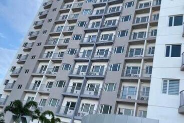 アパートホテル Bright & Breezy 2 Br Unit With Balcony