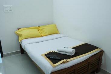 هتل Airport Cochin Royal Residency