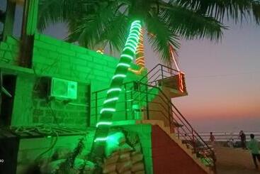 فندق Aisiri Comforts Beach Stay And Cafe