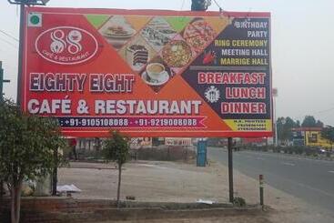فندق Eighty Eight Cafe And Restaurant