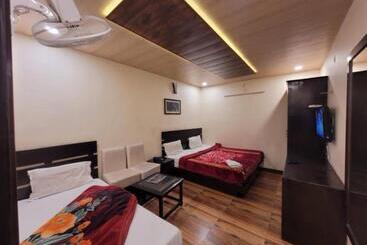 Отель Hidden Chalet Nainital Near Mall Road   Luxury Room   Excellent Customer Service