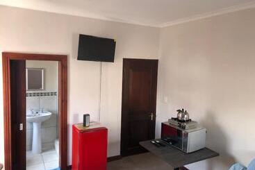 פנסיון Aderem Blus Rooms