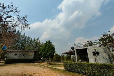 Bed and Breakfast Moon Loft    บ้านเพื่อน เขาใหญ่ ที่พัก อาหารและเครื่องดื่ม