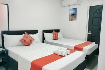 מלון דירות E & F Condotel