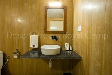 Отель Desert Dream Royal Camp With Pool
