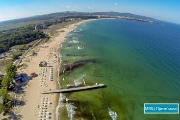 בית מלון כפרי Surf Primorsko