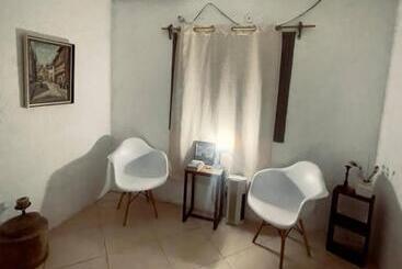 پانسیون Hostel La Escondida 094625953