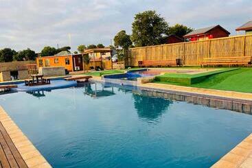 مبيت وإفطار Damview Eco Lodge
