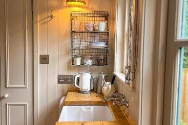 مبيت وإفطار Shepherd S Hut At The Granary