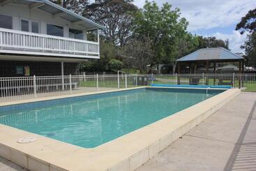 Отель Beach Park Phillip Island Apartments