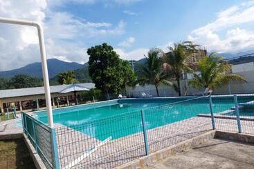 هتل Complejo Deportivo Wilson Palacios